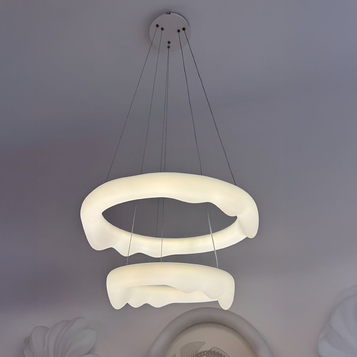 Πολυέλαιος LED, αναρτημένος με τηλεχειριστήριο, AMADEO, 89W, Κρύο/Ζεστό/Ουδέτερο φως, Ρυθμιζόμενο, Ρυθμιζόμενο ύψος, Λευκός πολυέλαιος LED με Τηλεχειριστήριο Προεπιλεγμένος τίτλος Alessandro Design
