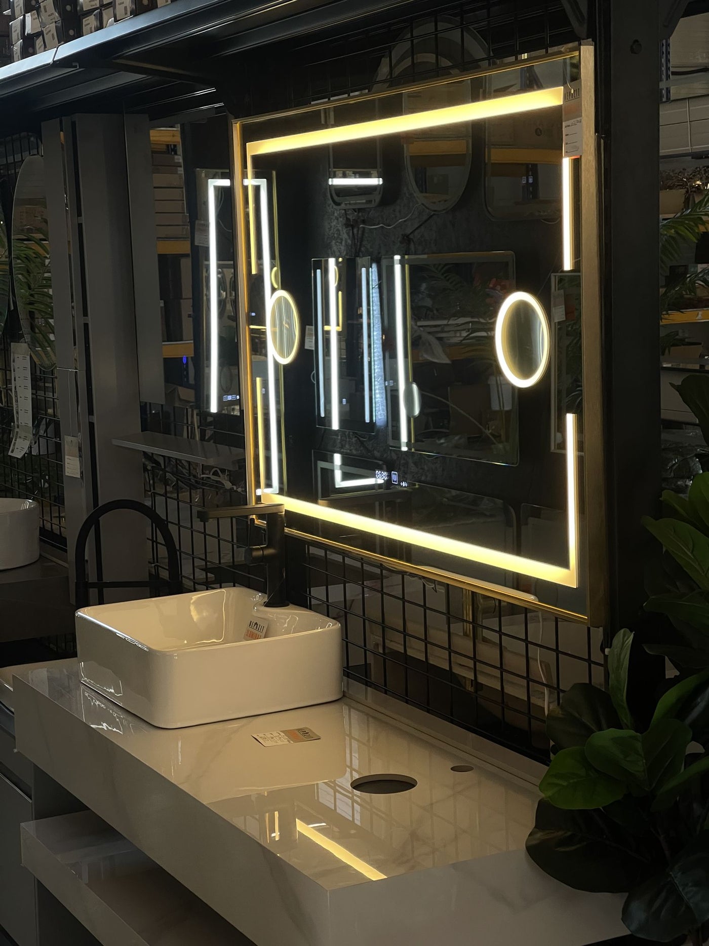 Καθρέφτες LED και είδη μπάνιου στο showroom της Alessandro Design στο Afumați
