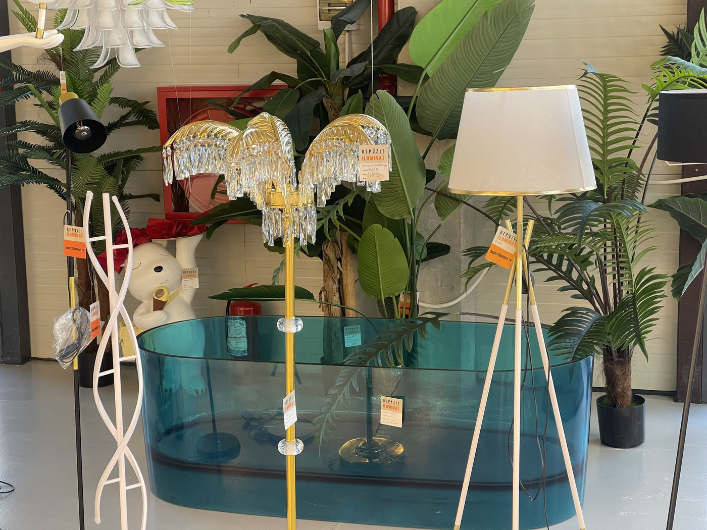Καθρέφτες LED και είδη μπάνιου στο showroom της Alessandro Design στο Afumați